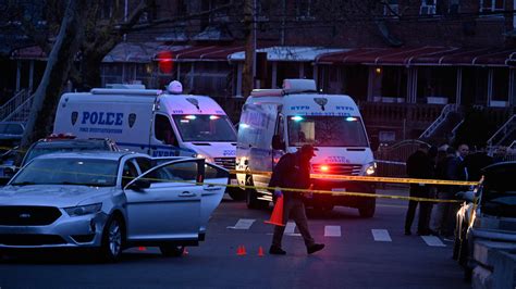 Police In Brooklyn Fatally Shoot Man Who Chased And Shot At A Mugger