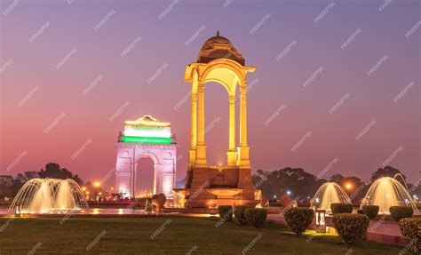 Premium Photo | Canopy and the India Gate in New Delhi, India, night view.