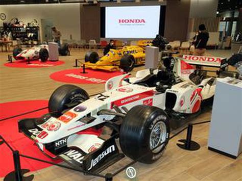 【写真蔵】ホンダの歴代f1マシン展示イベントに「サプライズマシン」登場。ウエルカムプラザ青山で展示中 株式会社モーターマガジン社