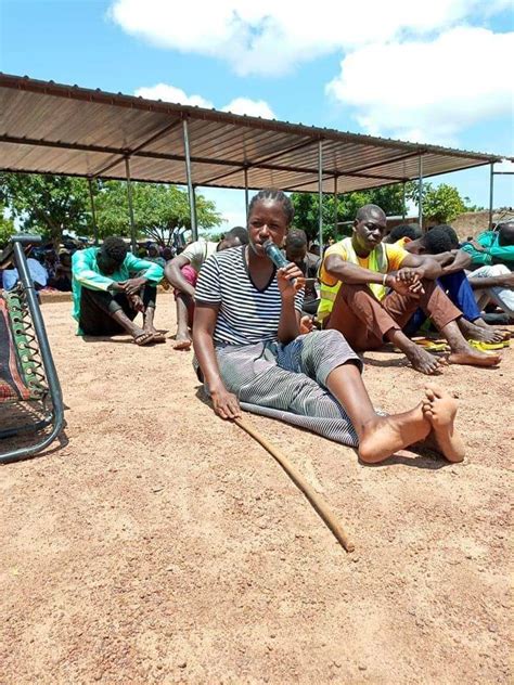 La Gu Risseuse De Komsilga Et Ses Huit Coaccus S Repartent Libres Du