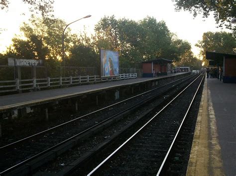 Estación Virreyes Ferrocarril Mitre En Buenos Aires IFE