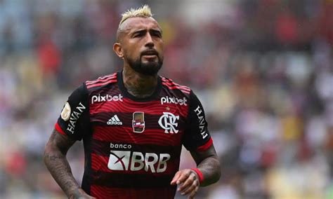 Coudet pede e Arturo Vidal pode trocar o Flamengo pelo Atlético MG