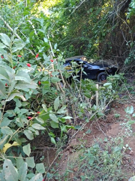 Motorista Perde O Controle E Carro Cai Em Ribanceira Em Gandu