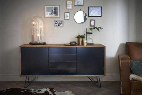 Buffet design en bois et noir pieds en métal laqué noir pour le bureau