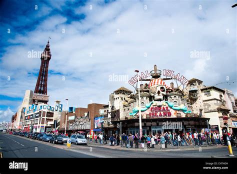 Blackpool Tower and Coral Island amusement arcade, Blackpool Pleasure ...