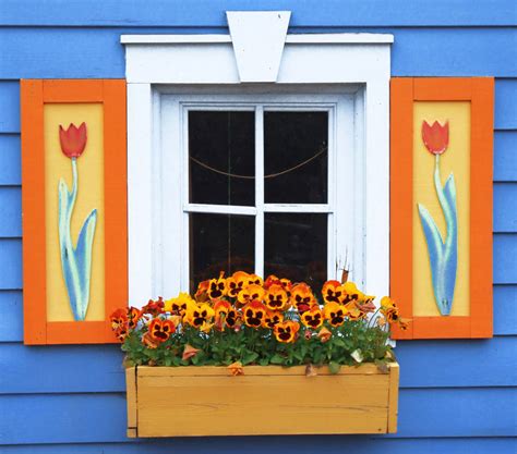 Solve Ventana Con Flores Jigsaw Puzzle Online With 168 Pieces