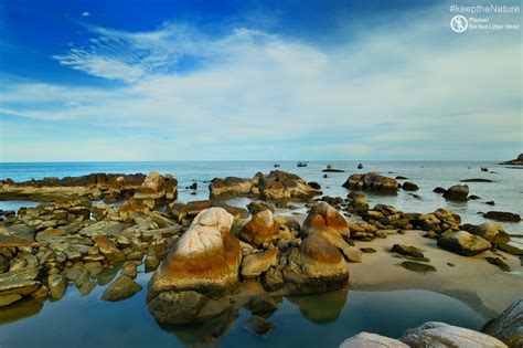 Photo: Golden Rocky Beach - Binh Thuan - Vietnam - Keep The Nature