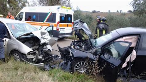 Incidente A Mondragone Tre Morti Distrutta Un Intera Famiglia