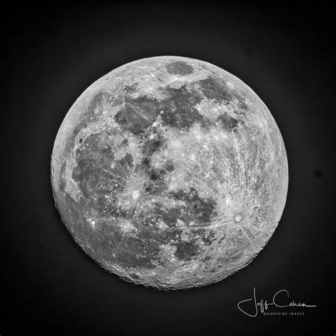 tonites almost full moon : r/Austin