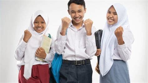 Polemik Baju Adat Jadi Seragam Sekolah Pengamat Pendidikan Perbaiki