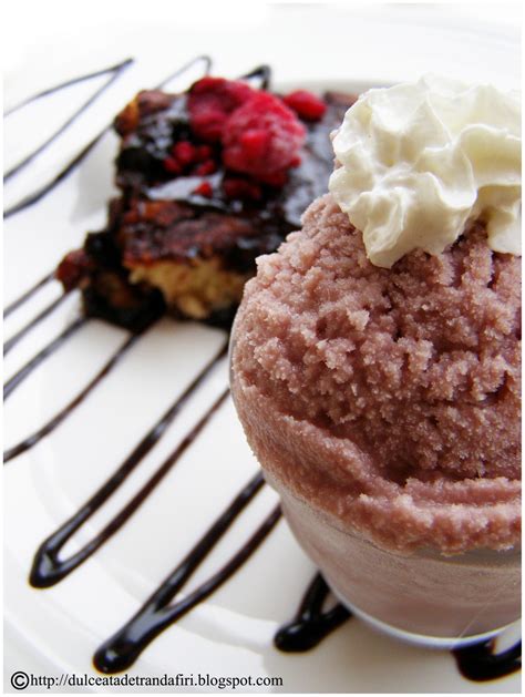 Dulceata de trandafiri: Inghetata de vin rosu