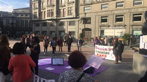 Un Centenar De Personas Se Concentra Jueves En Oviedo Por El Asesinato