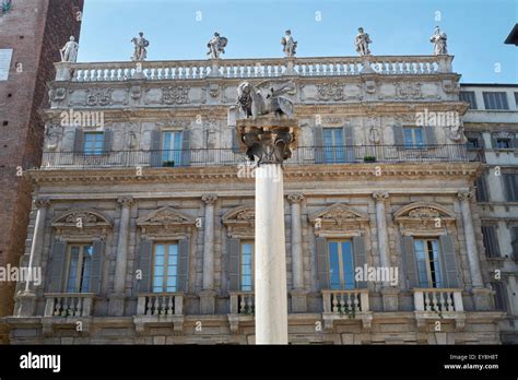 VERONA ITALIA 13 de julio Detalle de la República de Venecia el