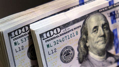 El dólar blue bajó 4 y se vendió en 312