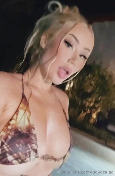 Watch Iggy Azalea Nude Boobs And Nipple Slipped While Teasing In