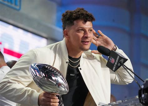 Analyst Roasted for Comparison to Chiefs' Patrick Mahomes