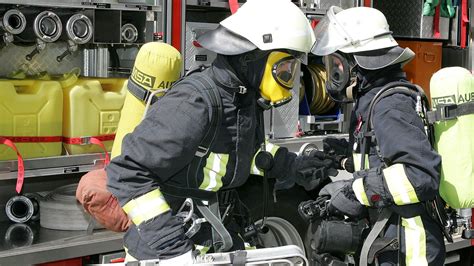 Dachbrand an Grundschule in Syke Unterricht fällt aus NDR de