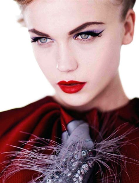 25 Glamorous Makeup Ideas With Red Lipstick