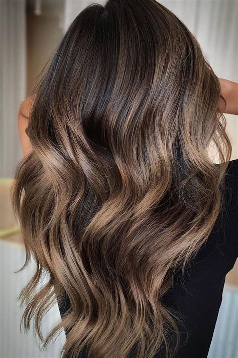 Balayage en morenas las mechas más bonitas para las melenas más oscuras