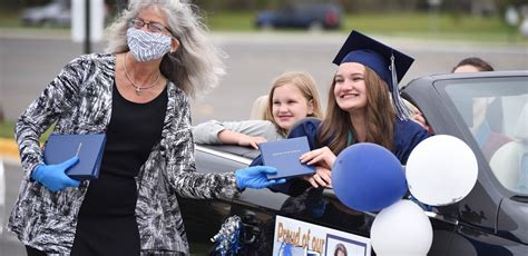 PHOTOS: Bemidji High School's graduation procession rolls through town - Bemidji Pioneer | News ...