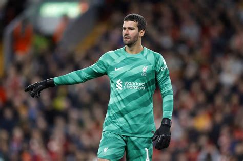 Alisson faz revelação sobre possível saída do Liverpool