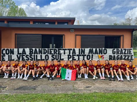 FOTO Roma Femminile Lo Striscione Della Curva Sud Con La