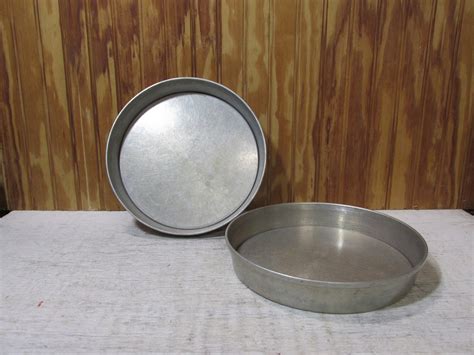 Set Of 2 Vintage Aluminum Mirro Cake Pans With Removable Bottoms 9 Inch