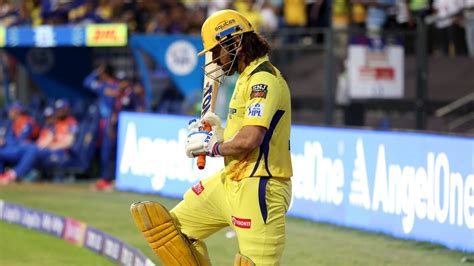 Ms Dhoni Spotted Limping After Mi Heroics Csk Coach Provides Update On