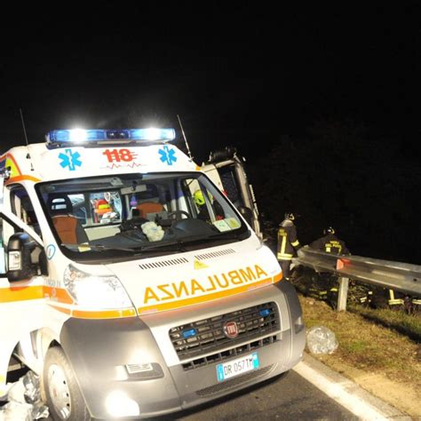 Incidente In Autostrada Nella Notte Anche Un Ventenne Al Pronto SR 71