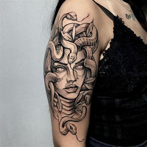 What does the Medusa tattoo mean and a lot (we mean it) of designs for you 1 | Medusa tattoo ...