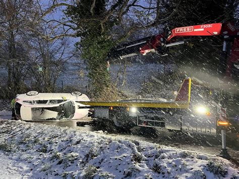 Oberdorf BL Auto Bei Selbstunfall Auf Seite Gekippt Niemand Verletzt