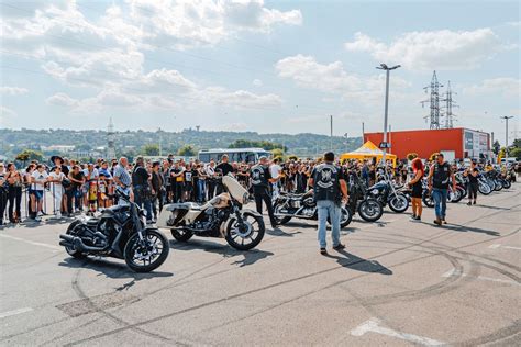 Spectacolul Moto Din Cadrul Bucovina Motor Fest Are Loc La Iulius Mall