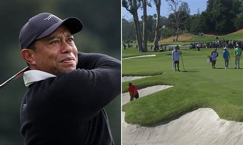 Tiger Woods Doing Tiger Woods Things Fans Go Wild Over Resurfaced