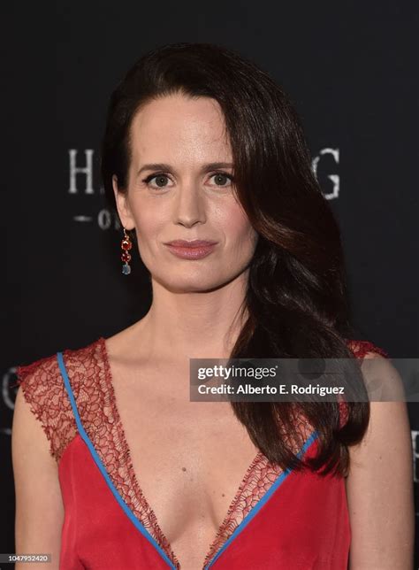 Elizabeth Reaser Attends The Premiere Of Neflixs The Haunting Of