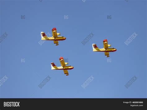 Seaplane Airplane Image And Photo Free Trial Bigstock