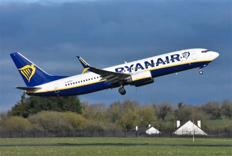 G RUKH B737 8AS Ryanair UK Shannon 31 3 2024 Dave Corry Flickr