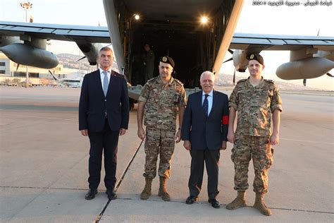 Arriv E D Un Avion Italien Transportant De L Aide Humanitaire De L