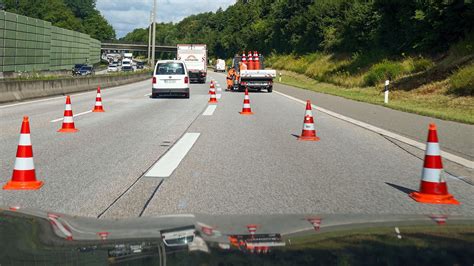 SR de Staugefahr auf der A1 und A8 am Kreuz Saarbrücken