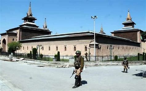 India Friday Prayers Barred For Second Week At Srinagars Jamia Masjid