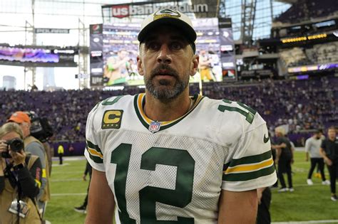 What's Aaron Rodgers' weight and diet? Is he vegan?