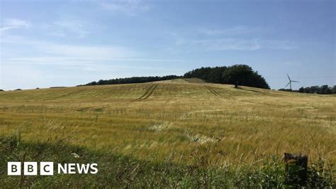 Pilot Badly Shaken After Crash In Lundin Links