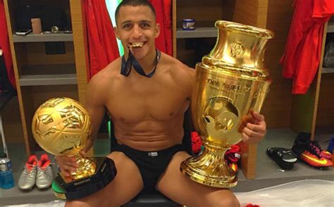 Así celebró Alexis Sánchez su Balón de Oro