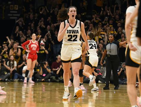 Caitlin Clark Makes 2 Free Throws To Break Pete Maravich S NCAA