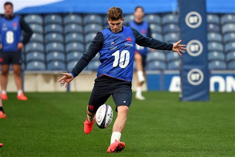 Matthieu Jalibert scores rare drop-goal for France in victory over Scotland