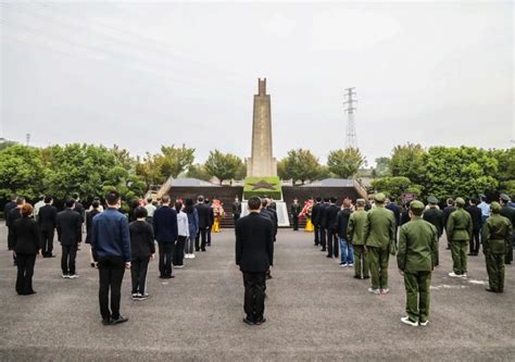 缅怀先烈，致敬英雄！峨眉山市举行2022年烈士纪念日公祭活动 腾讯新闻