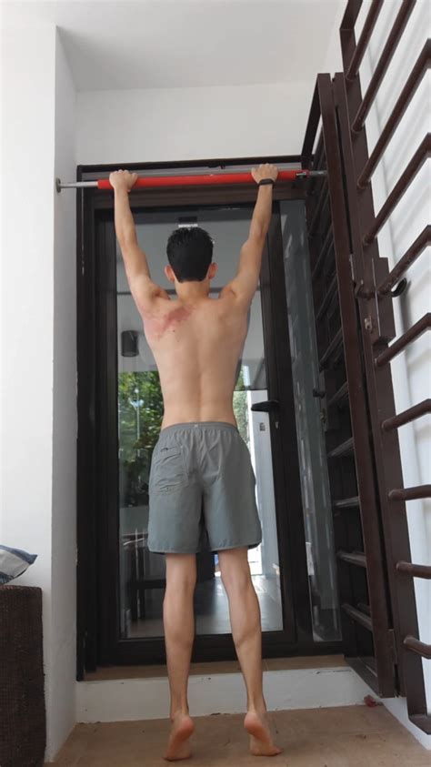 How's my pull up form? : r/Calisthenic