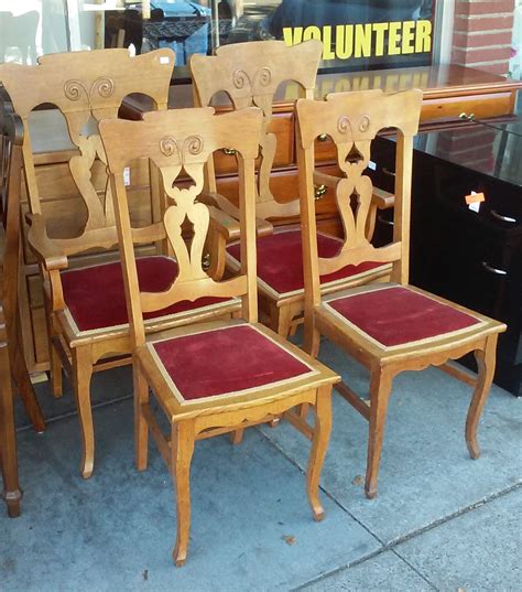 Uhuru Furniture And Collectibles Sold 7945 Set Of 4 Vintage Oak Dining Chairs 75