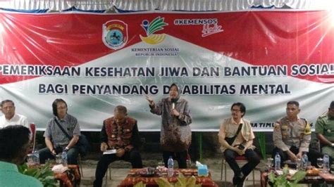 Mensos Risma Serahkan Bansos Untuk Odgj Hingga Penyandang Disabilitas