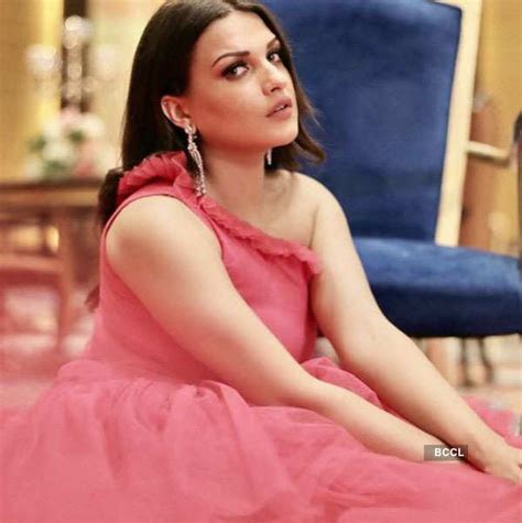 Bigg Boss Fame Himanshi Khurana Gets Emotional As She Celebrates