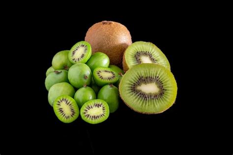 Premium Photo | Kiwi fruit close up kiwis of different varieties green ...